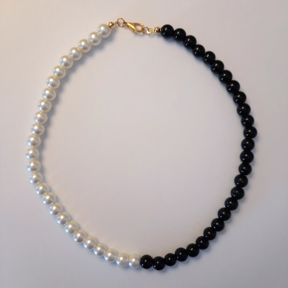 Classic Two-Tone Pearl Bead Necklace - Black & White